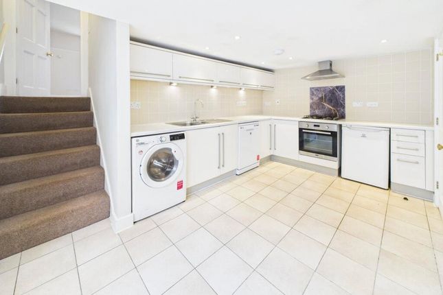 Flat 4,, Fernbrook The Square, Pangbourne photo 4