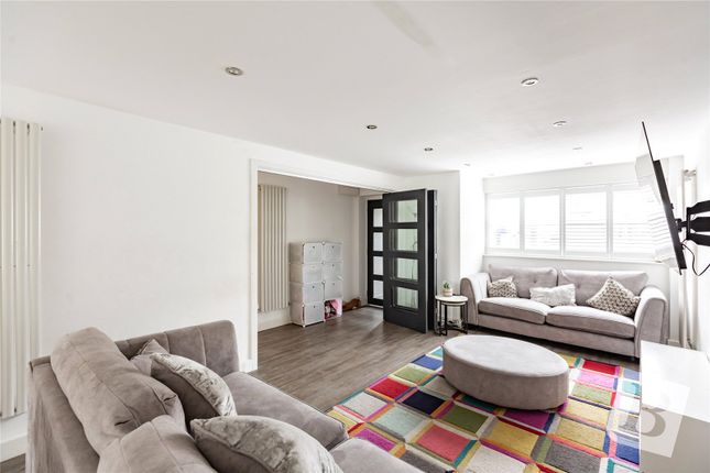 75, Bancroft Chase, Hornchurch photo 4
