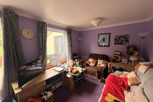 35, Lister Avenue, East Grinstead photo 2