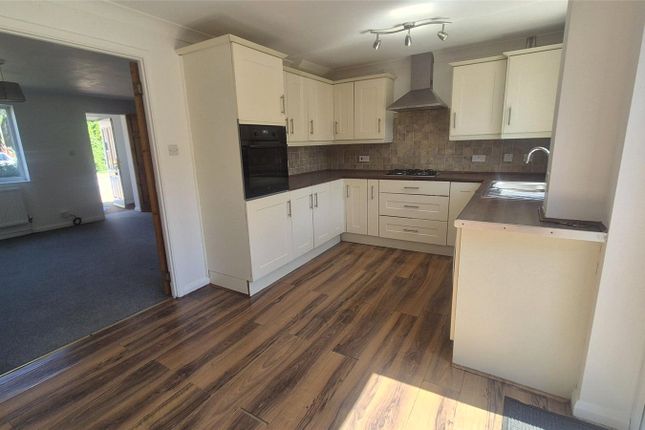 15, Gaskell Close, Alton photo 2