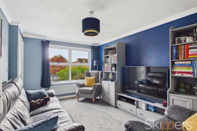 1 Siskin Close, Ashford photo 2