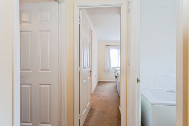 17 Oak Drive,, Broadway Park, Petersfield photo 3