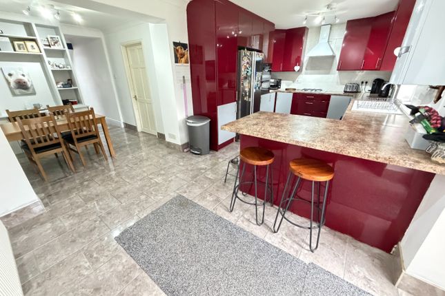 11, Ames Close, Luton photo 4