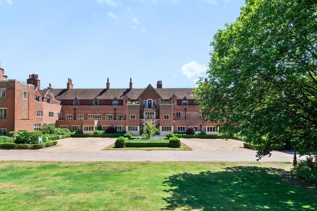 2-bed flat on 128 King Edward VII Apartments, £500,000