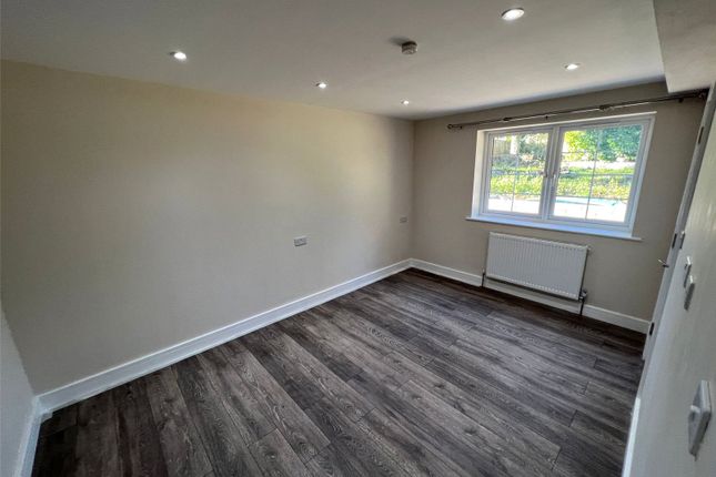 Flat 2, 19, Harvil Road, Uxbridge photo 3