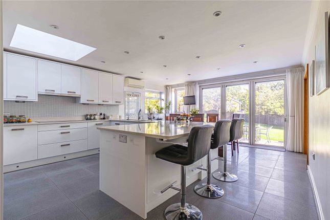 23, Arden Close, Bushey photo 2