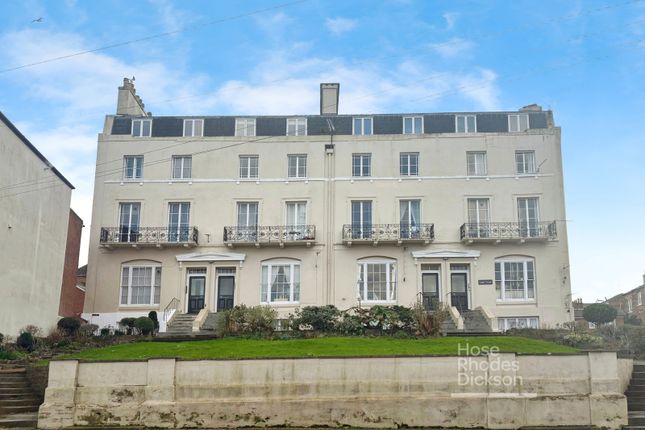 2-bed flat on Lind Street, Isle of Wight, £99,950