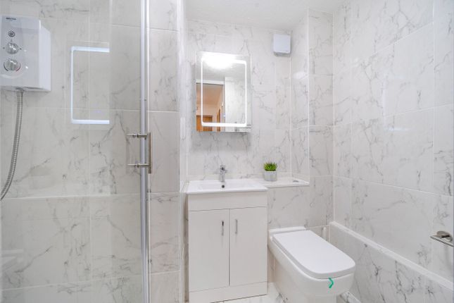 35, Selhurst Close, London photo 4