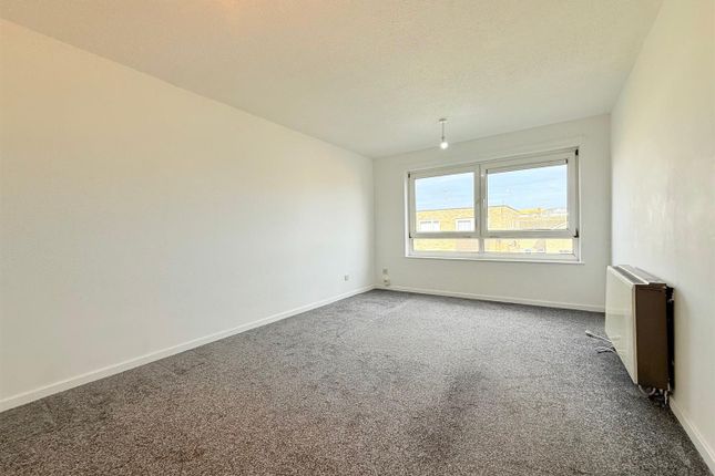 45, Louise Close, Great Yarmouth photo 3