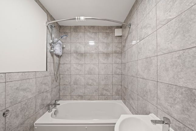 55, Shinners Close, London photo 2