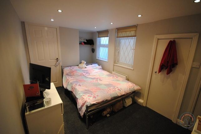 Terraced house to rent in Stanmore Place, Leeds