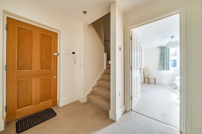 80 Woodcote Valley Road, Purley photo 2