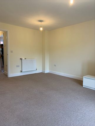 52, Garfield Park, Great Glen, leicester photo 4