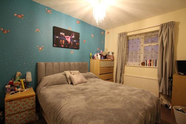 195, Arethusa Way, Woking photo 5