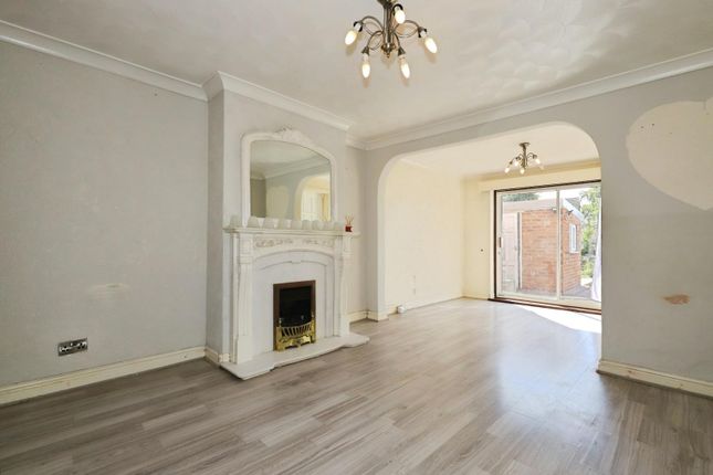 16, Overbrook Close, Dudley photo 2