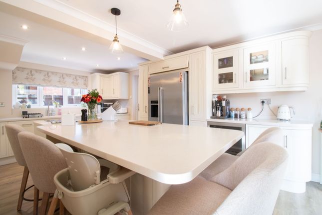 1 Beechwood Close, Newport photo 4