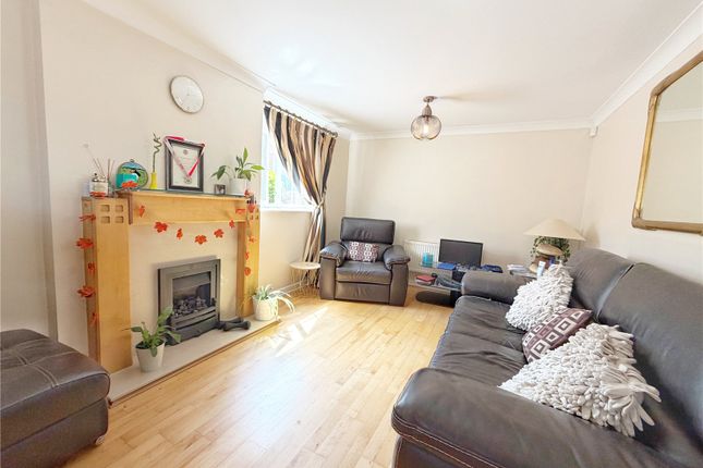 11, Hornchurch Court, Greater Manchester photo 2