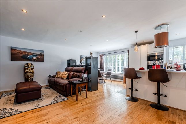 995a, Scott Hall Road, West Yorkshire photo 2
