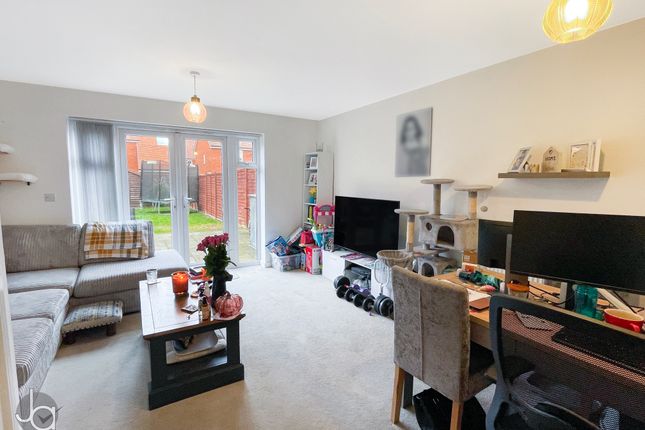 3, Tarecroft Way, Witham photo 3