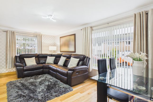 Wardlaw Crescent, The Murray, East Kilbride photo 2