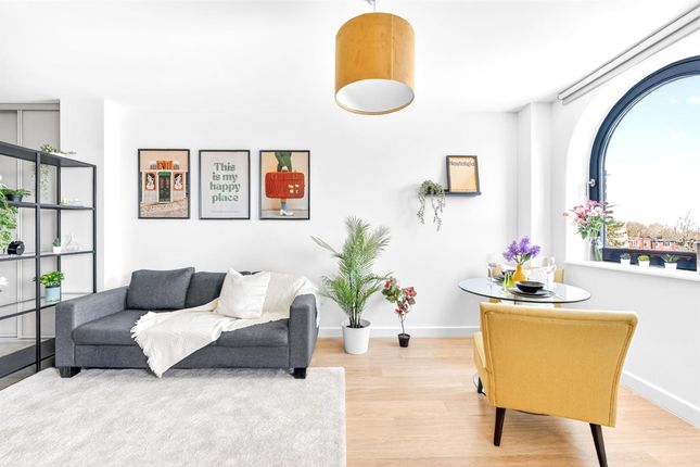 Flat 11, Sheldon House 904-908 High Road, London photo 4