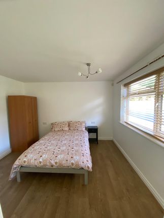 2 Greenfield Lane, Doncaster photo 4
