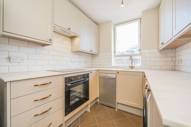 Top Floor Flat, 41, Cumberland Street, London photo 4