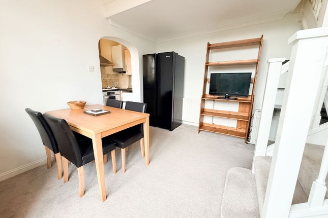Sandhurst,Flat 3, Guildford Road, Farnham photo 2