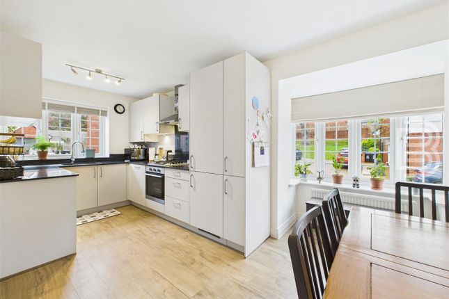 5, Spruce Close, Rugby photo 4