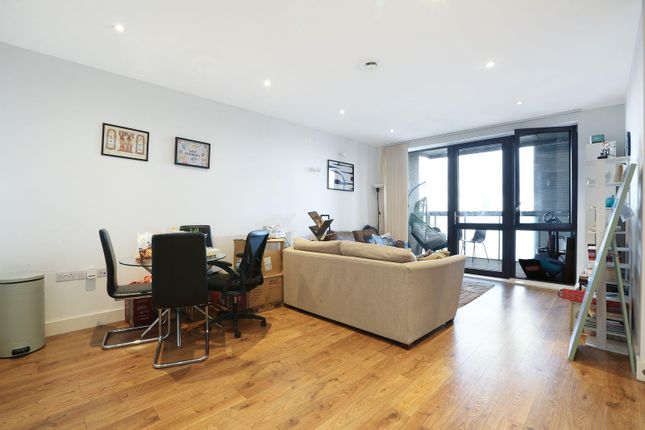 New Village Avenue, London photo 4
