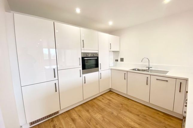 6 Roman House, Ossory Road, London photo 2
