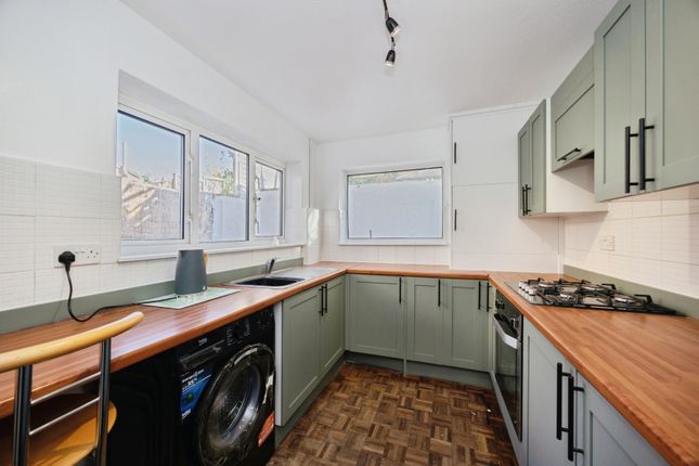 44, London Road, Waterlooville photo 2