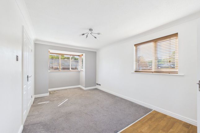 4, Sycamore Close, Buckinghamshire photo 4