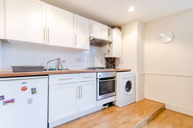 Flat to rent in West Hill, West Hill, London