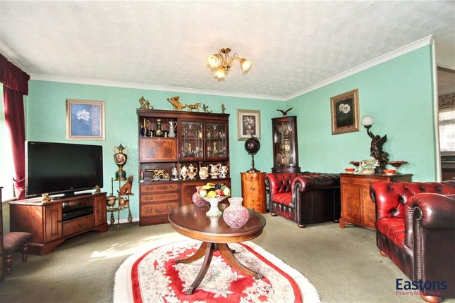 28, Royal Drive, Surrey photo 4