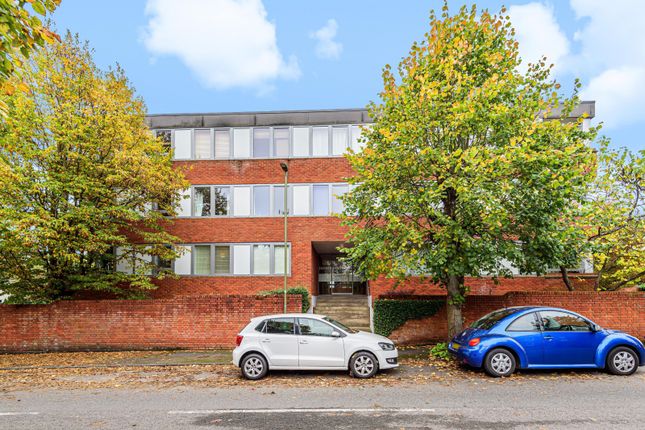 Thumbnail Flat for sale in Caxton Court, St. Marks Road, Henley-On-Thames