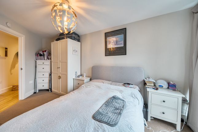 Flat 7, 55, Tanner Street, London photo 3