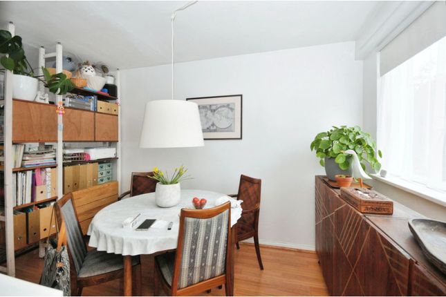 Town house for sale in Burnt Ash Road, London