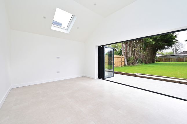 129, Fleet Road, Farnborough photo 3