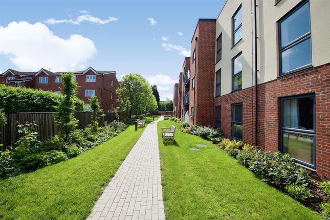 1-bed flat on 26 Lionheart Court, Sewardstone Road, Waltham Abbey, £240,000