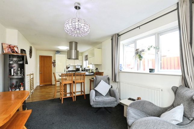 3, Redshank Avenue, Cheshire photo 3
