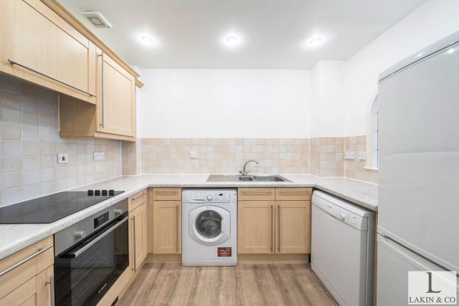 39 Kings Lodge, Pembroke Road, Ruislip photo 4