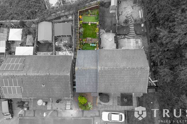 46 Stonedene Court, Heckmondwike photo 2