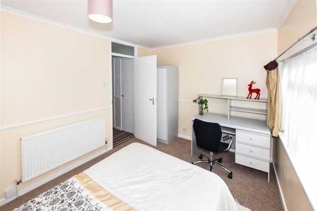 Property to rent in Gale Close, Mitcham
