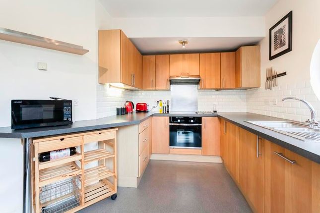 Flat to rent in Wapping Lane, Wapping