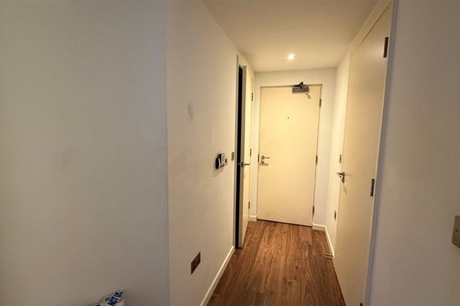 Apartment 2007, Bridgewater Place, Water Lane, LEEDS photo 5