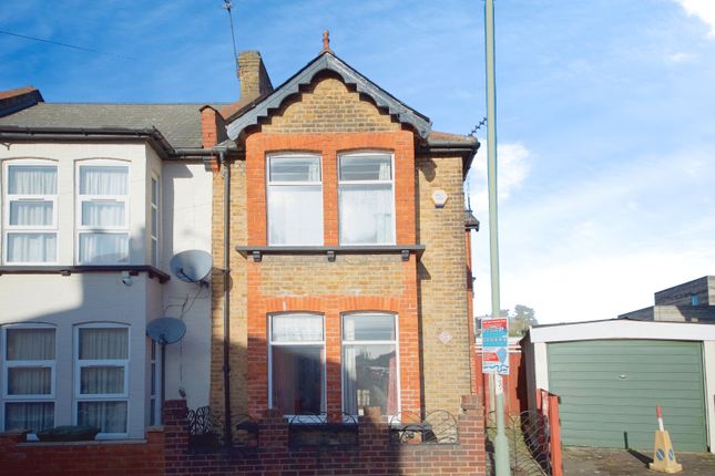 End terrace house for sale in Brent View Road, London