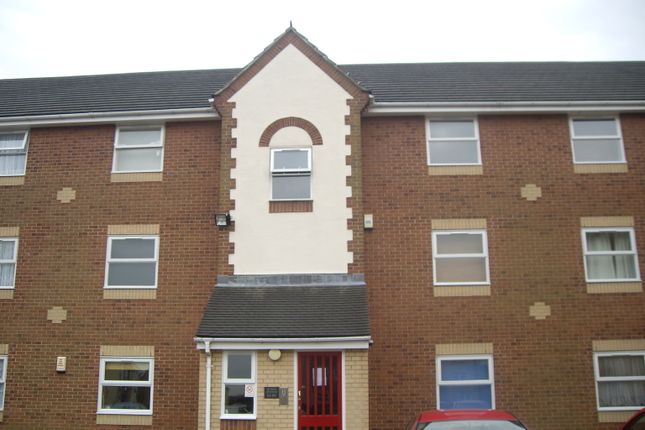 Flat to rent in Burns Avenue, Chadwell Heath, Romford