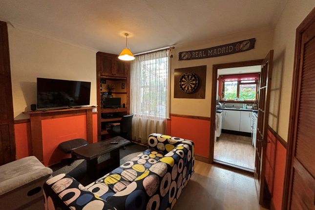8, Exeter photo 3