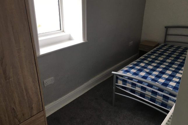 2, Grant Street, Keighley photo 5